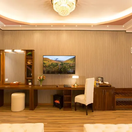 Hotel Grand Turf-2