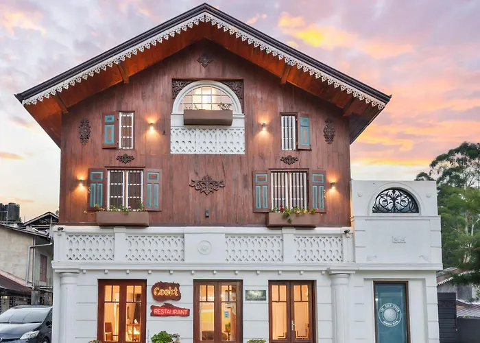 The Golf Green City Bungalow Nuwara Eliya